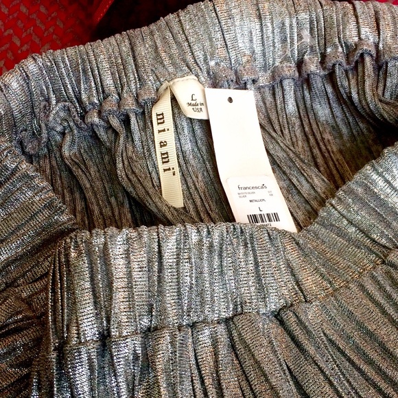 Pleated silver midi skirt. - Picture 5 of 8